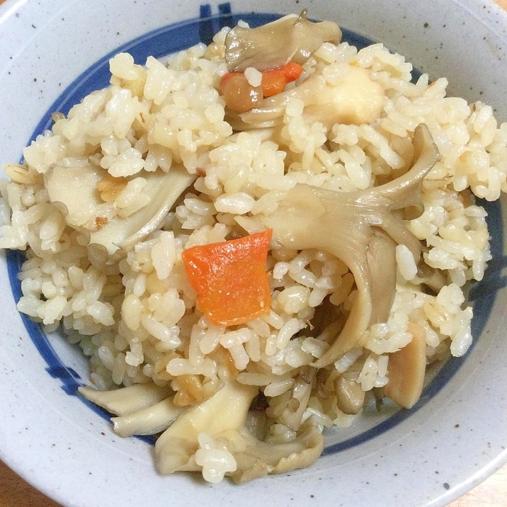 【舞茸】丸美屋とり釜めしの素を使って炊き込みご飯